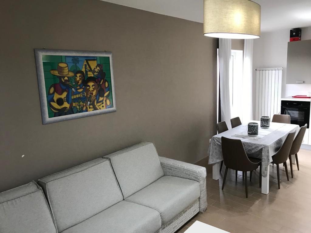 5 Miles Apt Apartment Rocca Cinquemiglia Ngoại thất bức ảnh